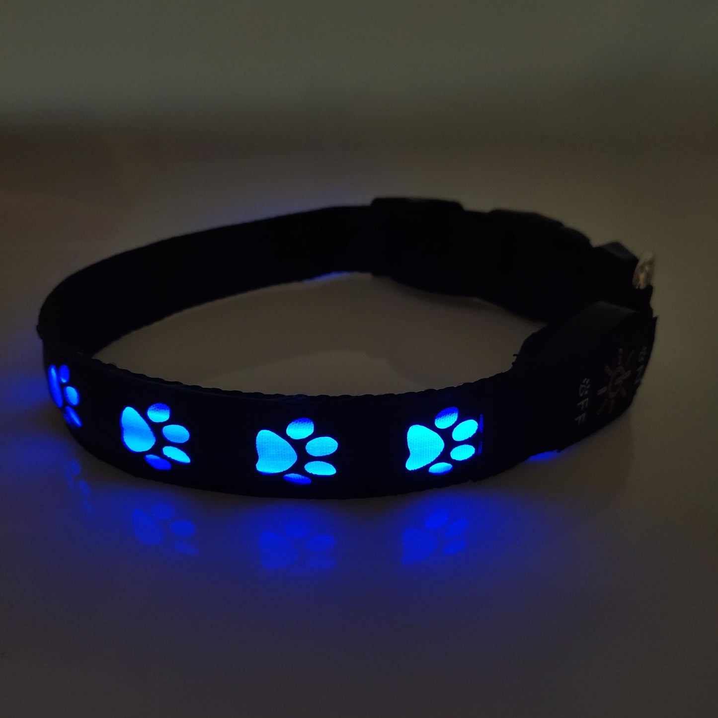 Led Rechargeable and Luminous Dog Paw Anti-Accident, Anti-Loss and Anti-Loss Light Warning Dog Collar Pet Collar